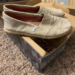 Hemp embroidered Toms